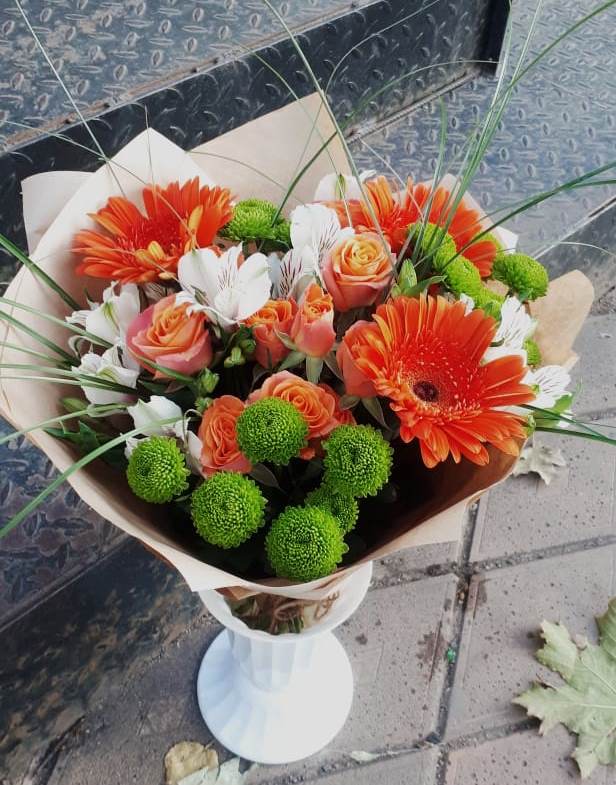 Букет цветов из: Герберы, Хризантемы, Альстромерии и Розы в Харланиху-2