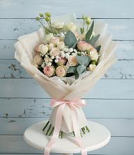 Букет цветов из:  Розы и Лизиантусы в Харланиху-2