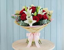 Букет цветов из:  Лилии и Розы в Харланиху-2