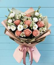 Букет цветов из:  Розы, Альстромерии и Лизиантусы в Харланиху-2