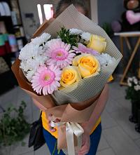 Букет цветов из:  Герберы, Розы и Хризантемы в Харланиху-2