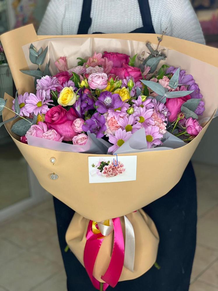 Букет цветов из: Хризантемы, Гвоздики и Альстромерии в Харланиху-2