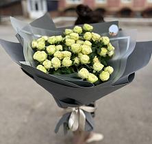 Букет Белые кустовые розы Солинеро в Харланиху-2
