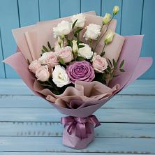 Букет цветов из:  Розы и Лизиантусы в Харланиху-2