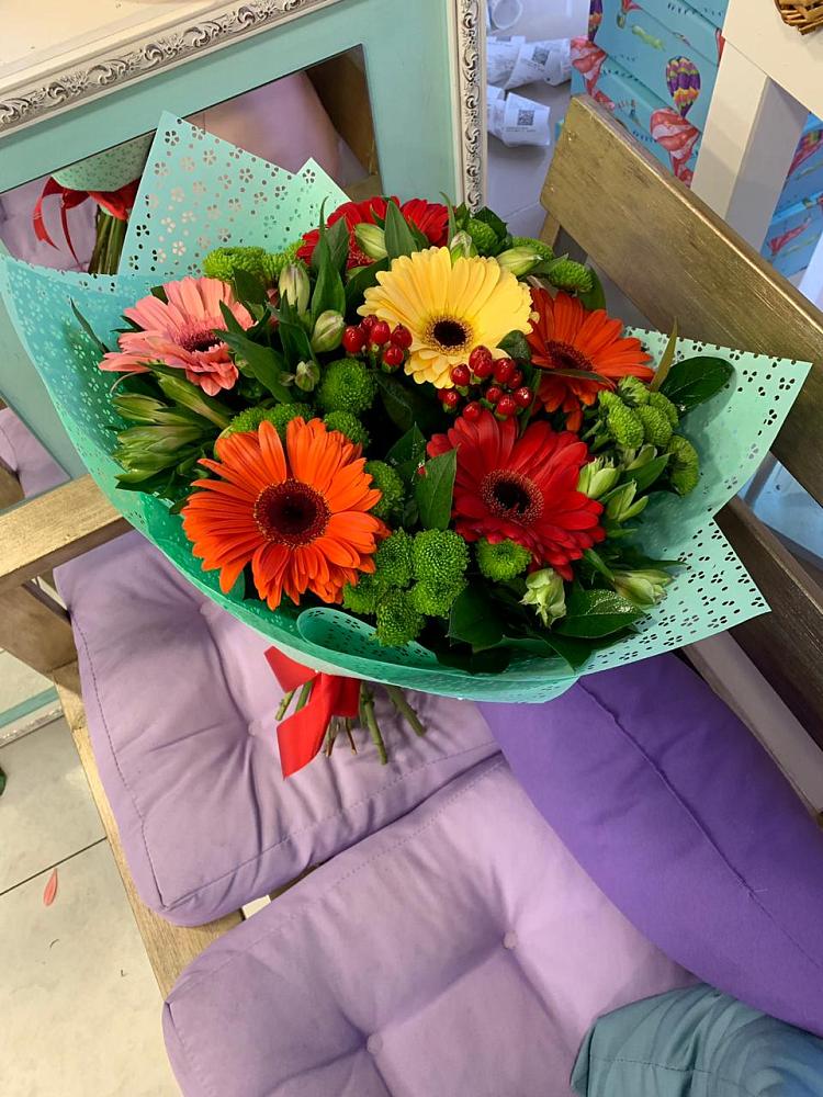 Букет цветов из: Герберы, Хризантемы и Альстромерии в Харланиху-2