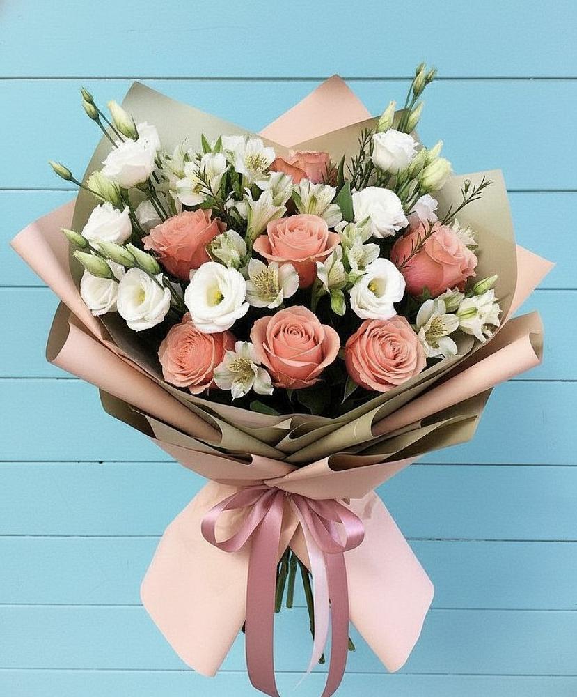 Букет цветов из: Розы, Альстромерии и Лизиантусы в Харланиху-2