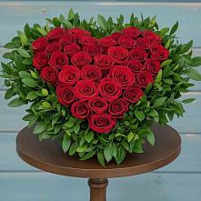 Цветочная композиция из Розы в виде сердца в Харланиху-2