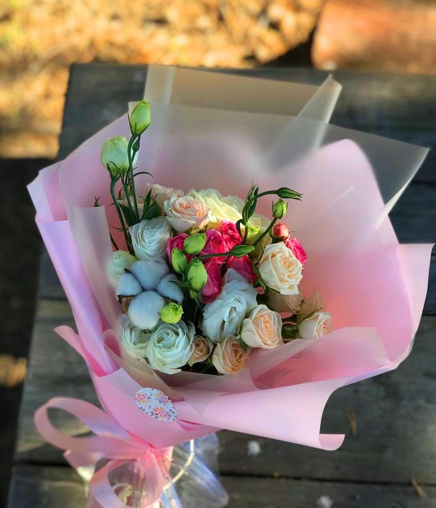 Букет цветов из: Розы и Лизиантусы в Харланиху-2