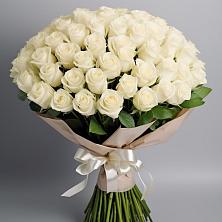 Букет 101 беля роза Белоснежка в Харланиху-2