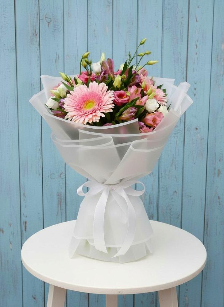 Букет цветов из: Герберы, Альстромерии и Лизиантусы в Харланиху-2