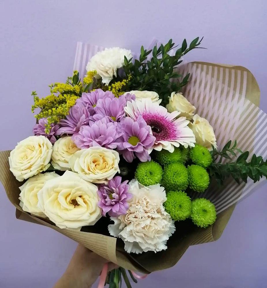 Букет цветов из: Хризантемы, Розы, Гвоздики и Герберы в Харланиху-2