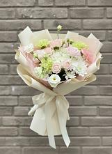Букет цветов из:  Гвоздики, Розы, Лизиантусы и Хризантемы в Харланиху-2