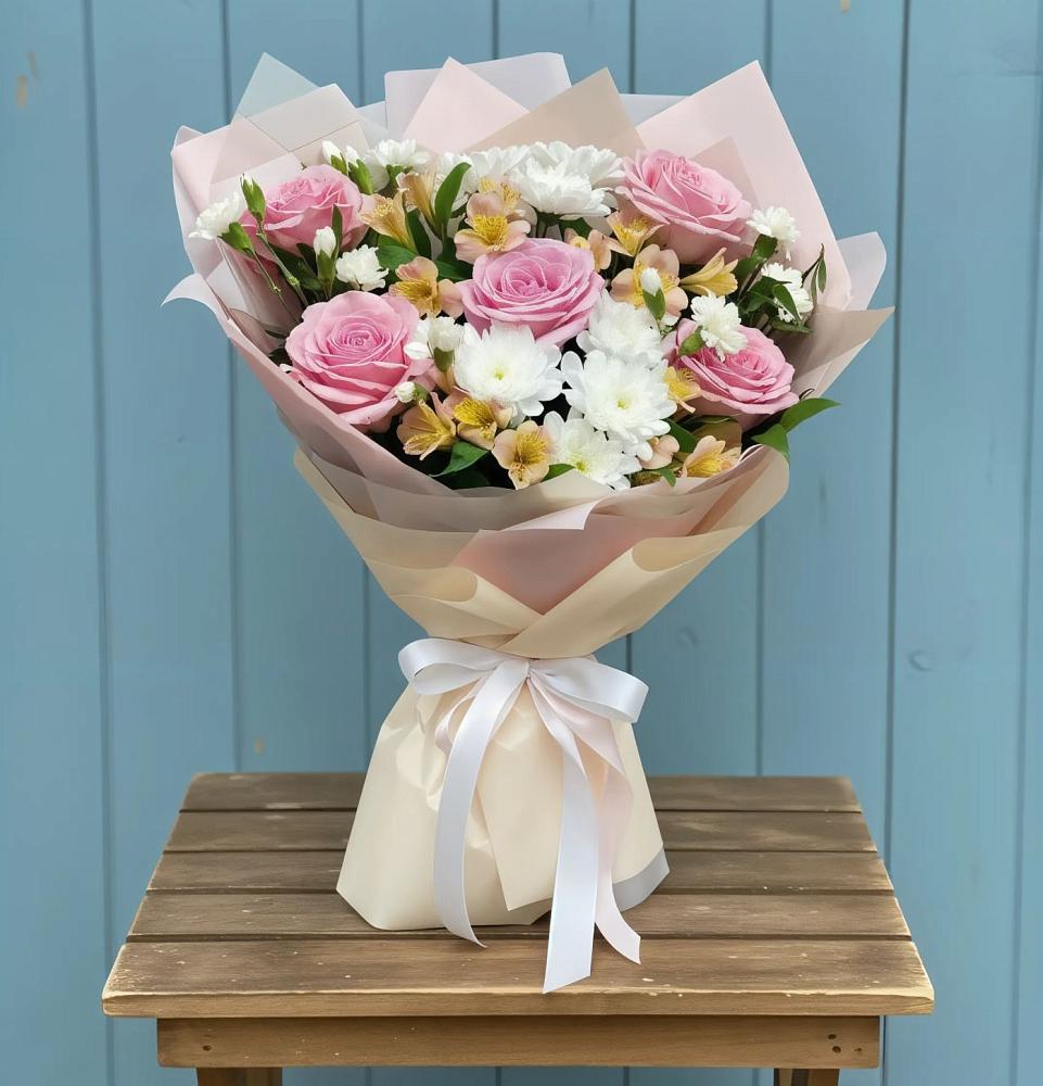 Букет цветов из: Гвоздики, Орхидеи и Розы в Харланиху-2