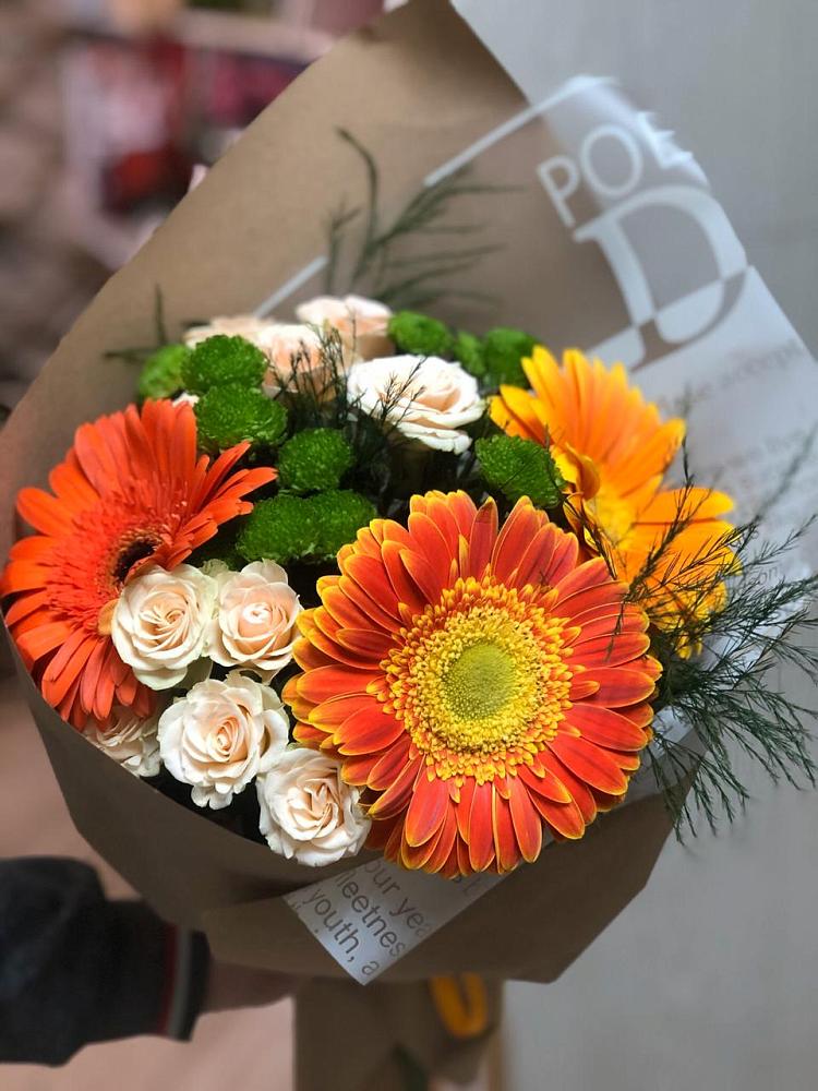 Букет цветов из: Герберы, Хризантемы и Розы в Харланиху-2