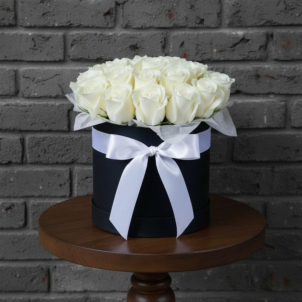 Цветочная композиция из Розы в шляпной коробке в Харланиху-2