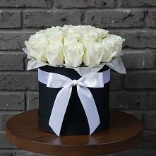 Цветочная композиция из Розы в шляпной коробке в Харланиху-2